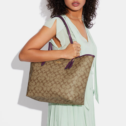 Coach Outlet City Tote In Signature Canvas - TJ Outlet
